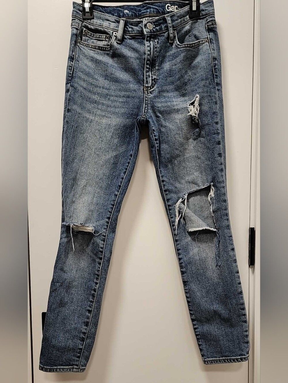GAP Women's Ripped Blue Skinny Jeans Size - 28 Short